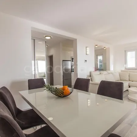Luxury Sea & View Dammi Apartment